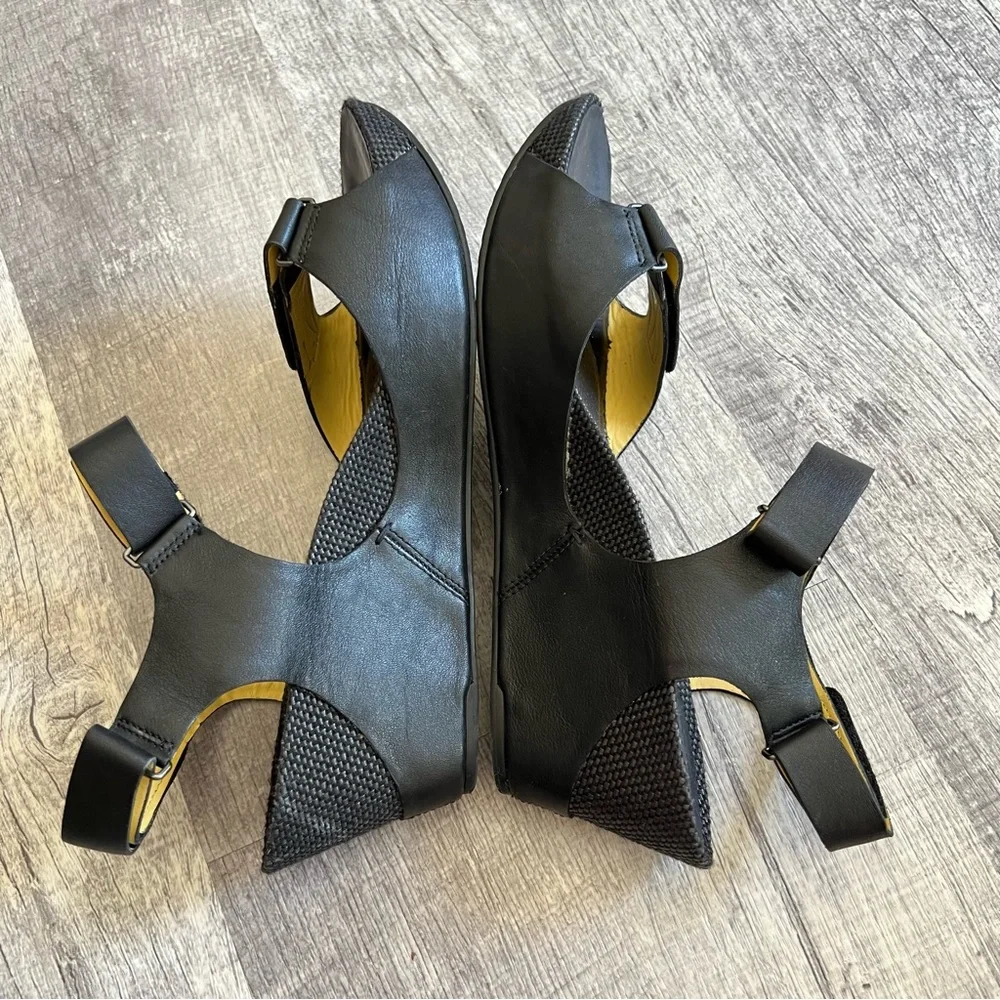 Tsubo Leather Wedges Ankle Strap Sandals Size 10 Black